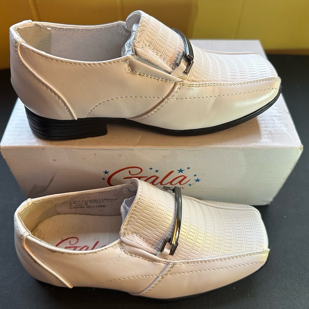 Stylish White Kids Dress Shoes size 8 They are new in their boxes.  (90) - Picture 3 of 7